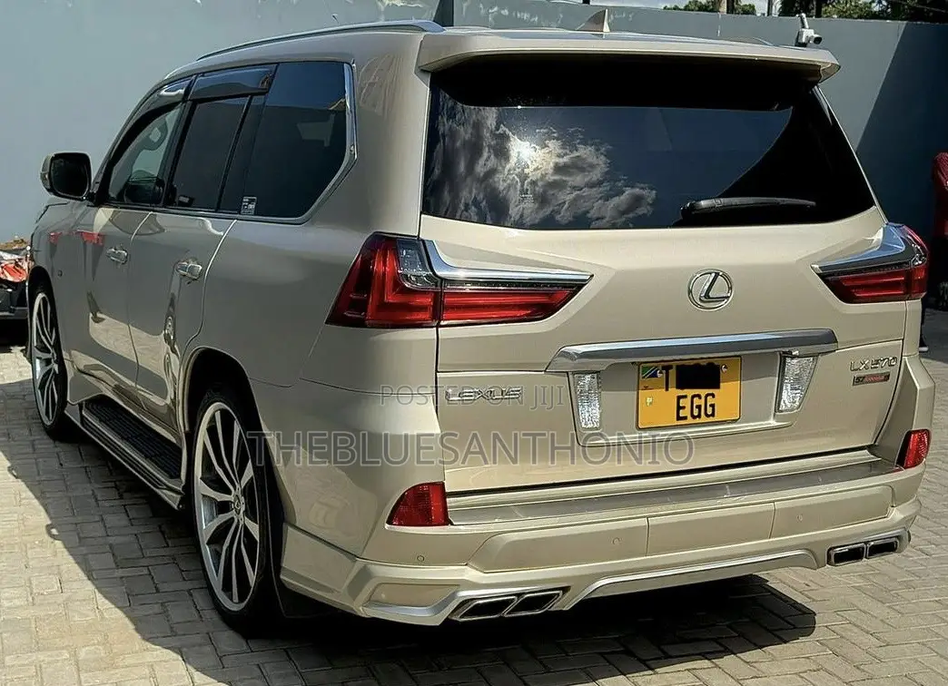 Lexus LX 2018 Gold