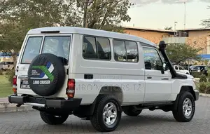 Toyota Land Cruiser 2015 White