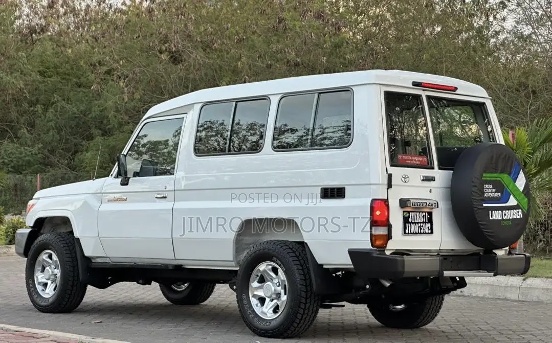Toyota Land Cruiser 2015 White