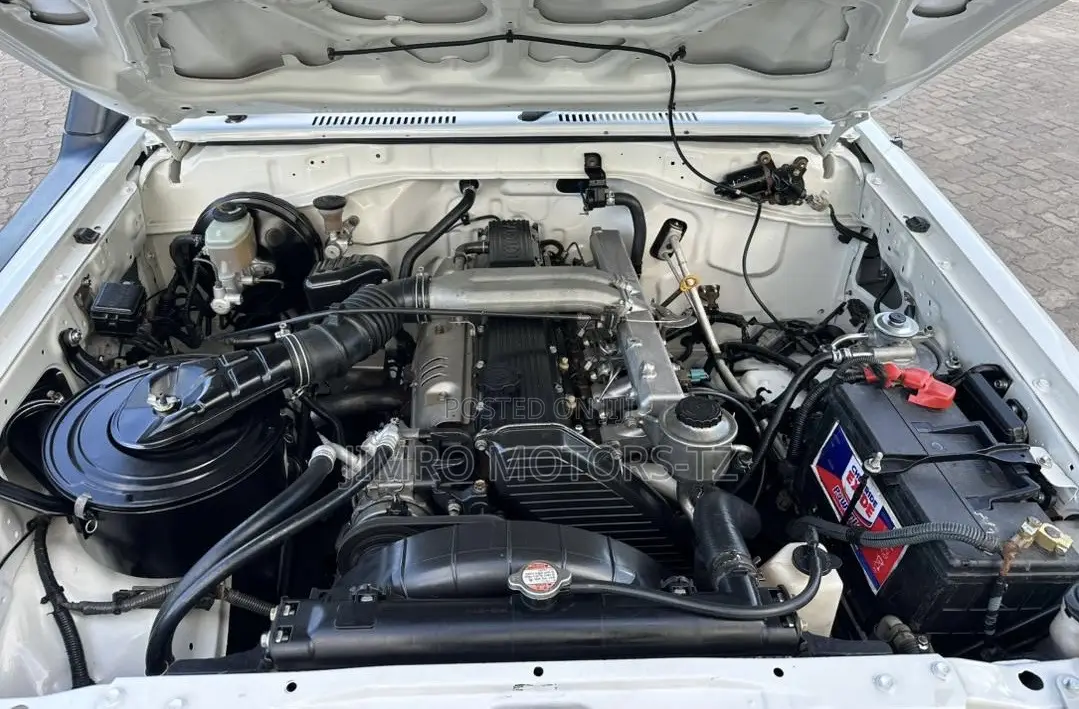 Toyota Land Cruiser 2015 White