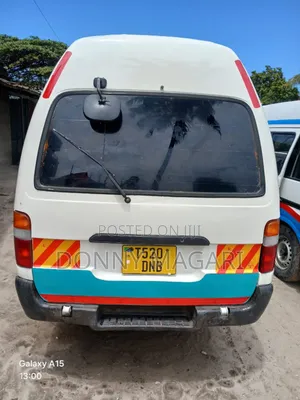 Toyota HiAce 2005 White