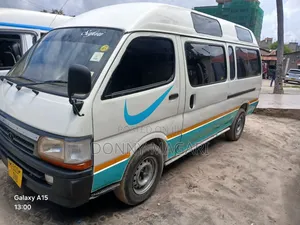 Toyota HiAce 2005 White