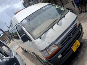 Toyota HiAce 2005 White