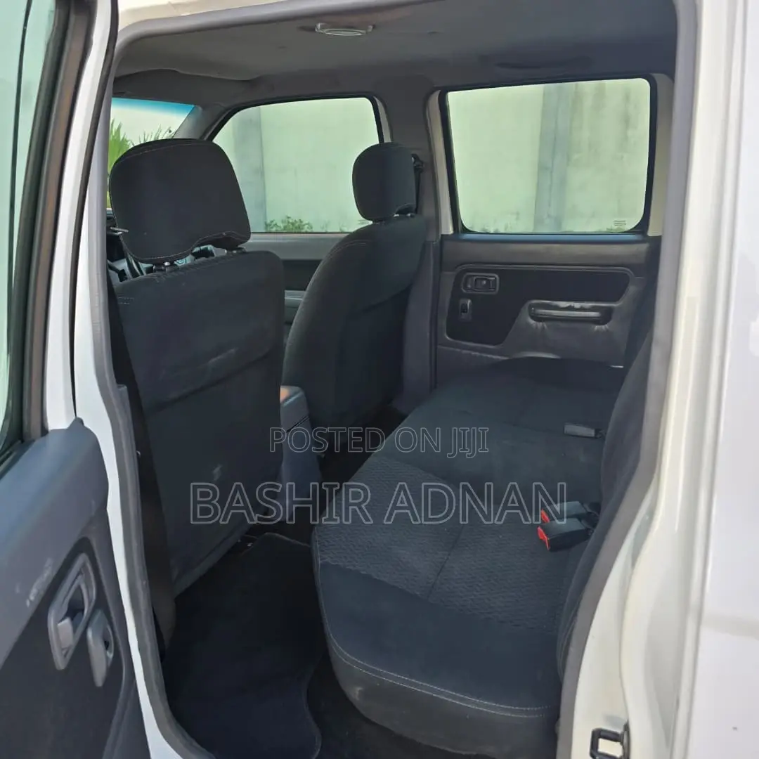 Nissan Hardbody 2018 White