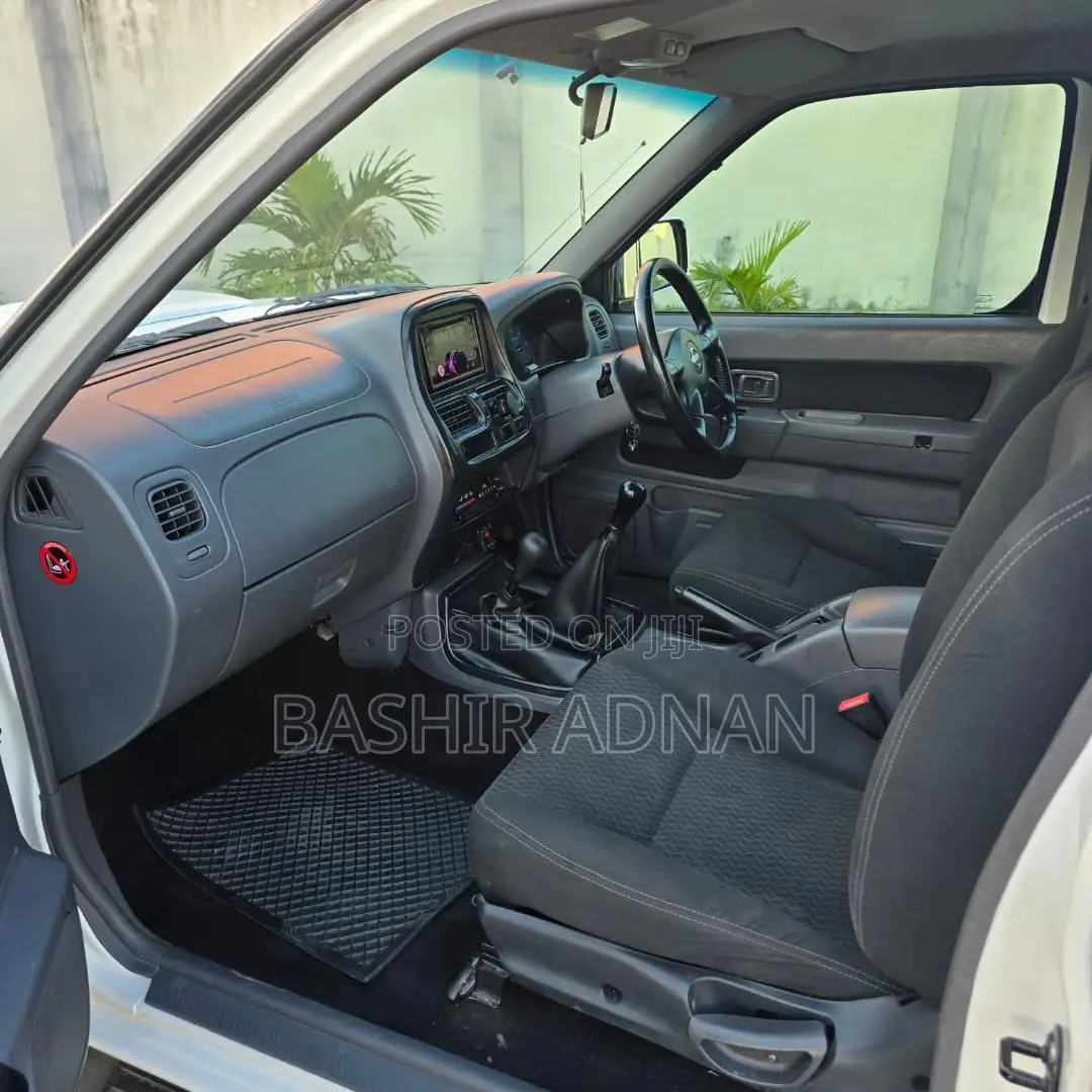 Nissan Hardbody 2018 White