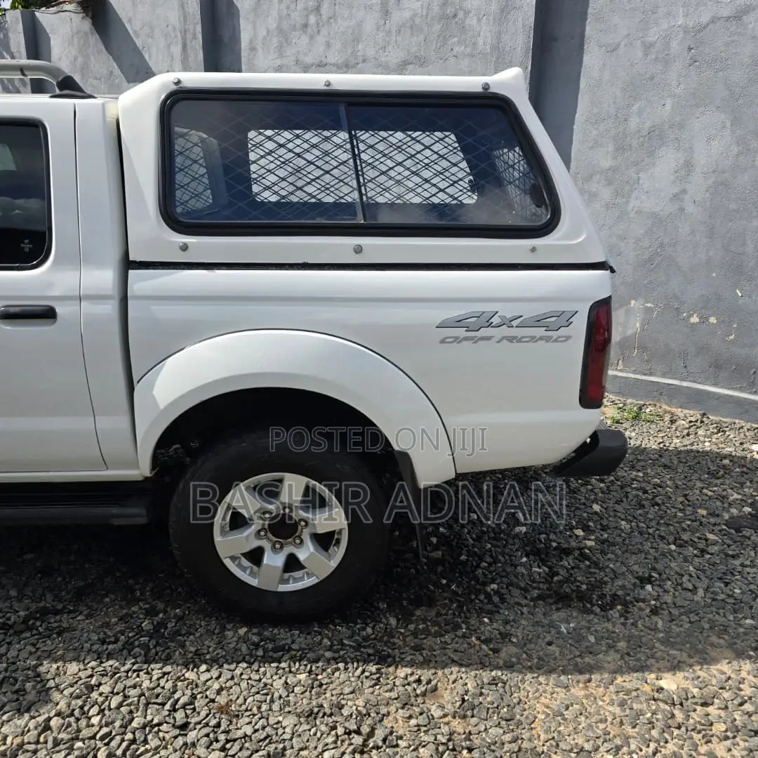Nissan Hardbody 2018 White