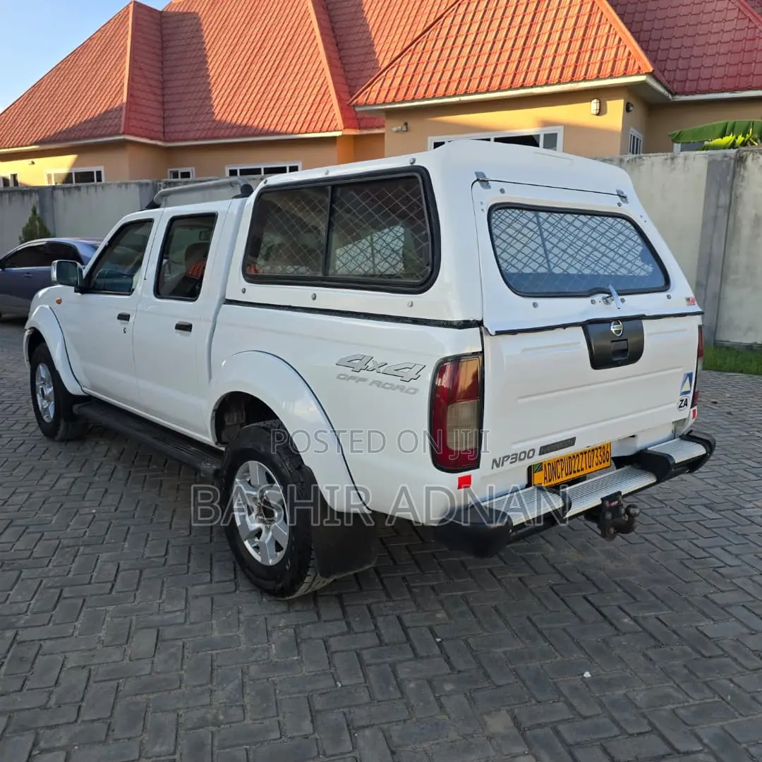 Nissan Hardbody 2018 White