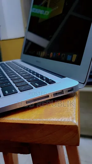 Laptop Apple MacBook Air 2017 8GB Intel Core I5 SSD 128GB