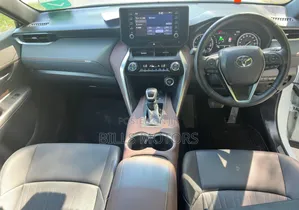 Toyota Harrier 2022 White