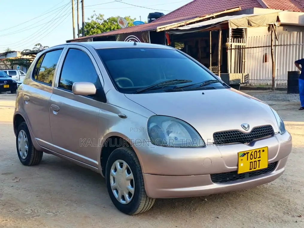 Toyota Vitz 2003 Gold