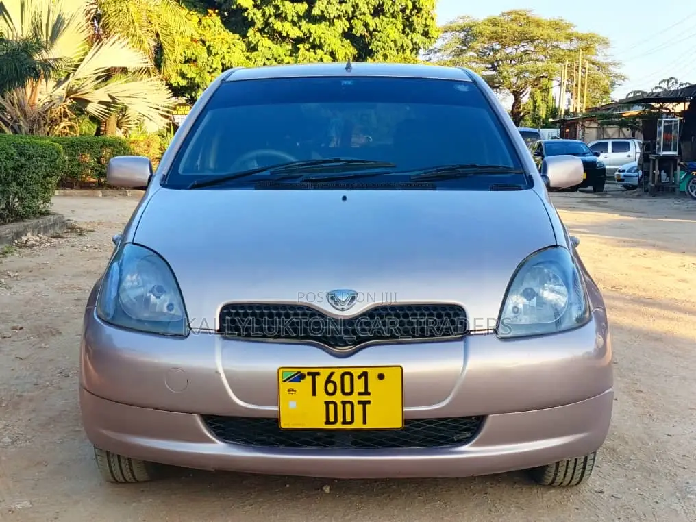Toyota Vitz 2003 Gold