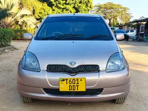 Toyota Vitz 2003 Gold