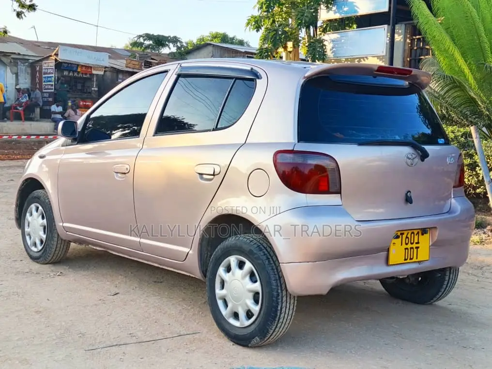 Toyota Vitz 2003 Gold