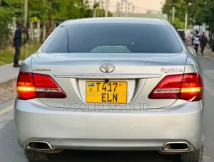 Toyota Crown 2010 Silver