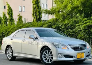 Toyota Crown 2010 Silver