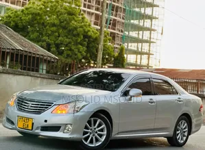 Toyota Crown 2010 Silver