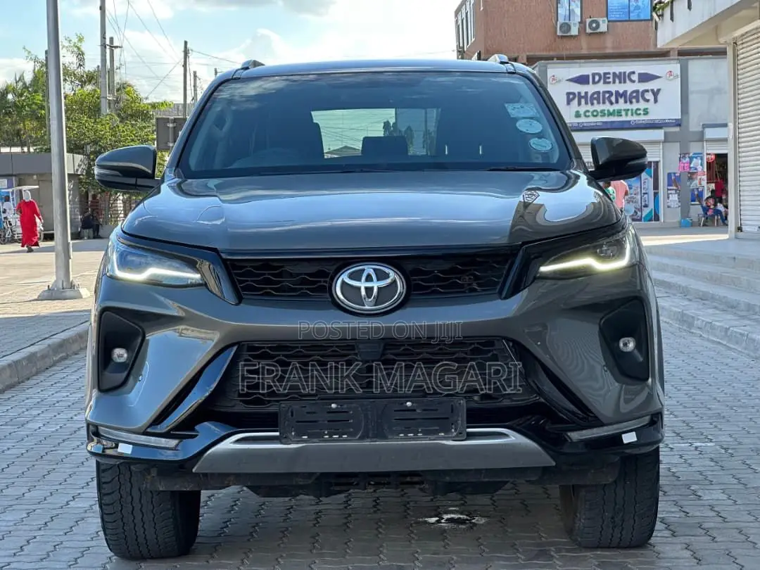 Toyota Fortuner 2024 Gray