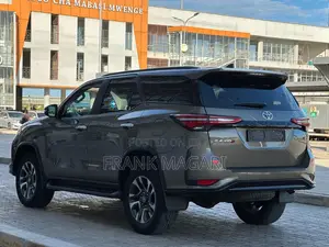 Toyota Fortuner 2024 Gray
