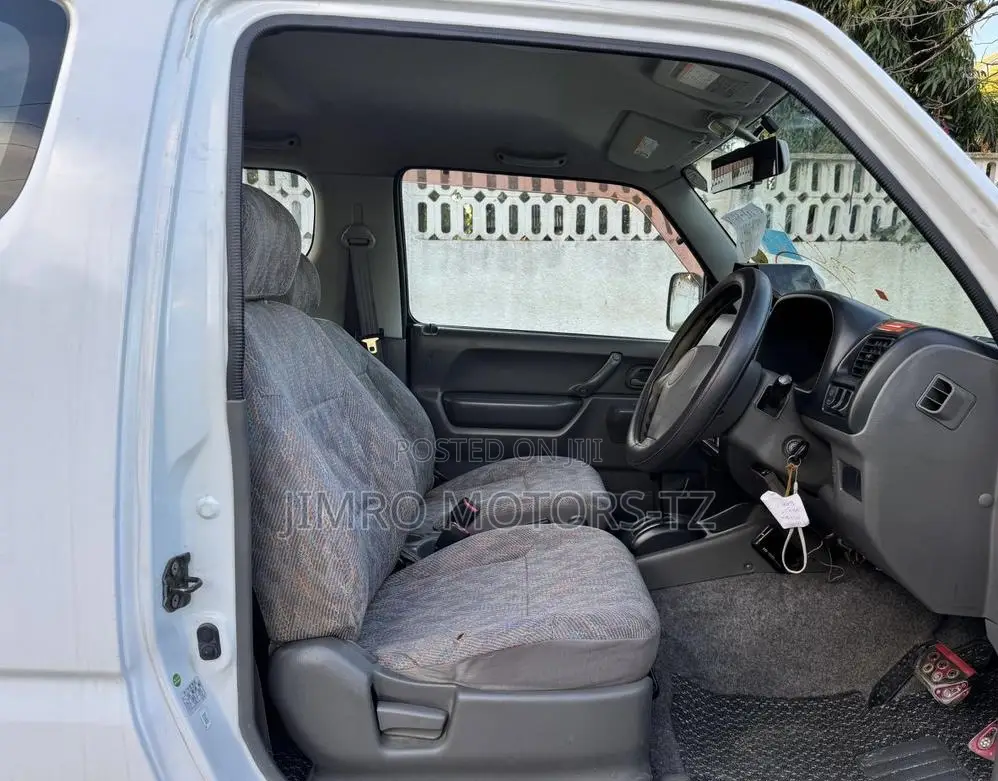 Suzuki Jimny 2000 White