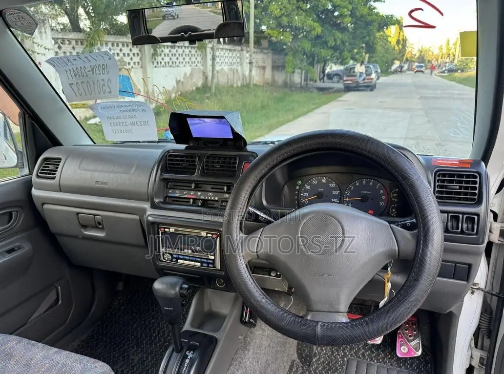 Suzuki Jimny 2000 White