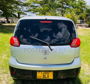 Toyota Porte 2005 Silver