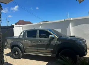 Toyota Hilux 2012 Gray