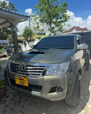 Toyota Hilux 2012 Gray