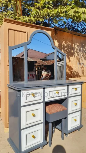 Dressing Table Yakisasa Kabisa