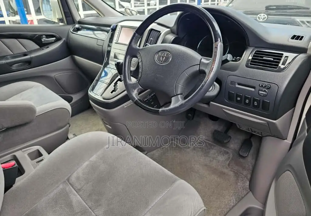 Toyota Alphard 2.4 Petrol FWD 2006 White