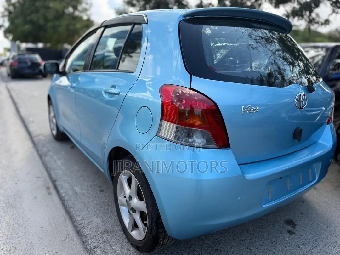 Toyota Vitz 1.3 FWD 3dr 2005 Blue