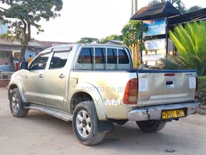 Toyota Hilux 2009 Gold
