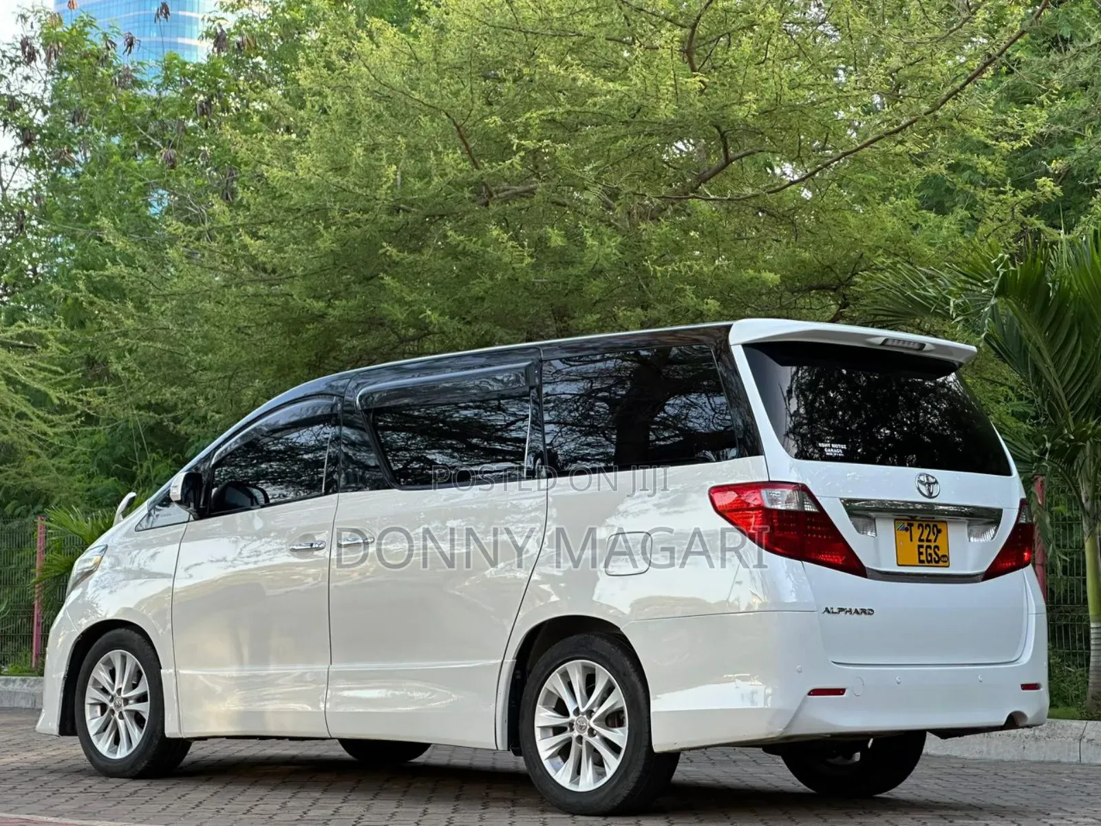 Toyota Alphard 2010 White