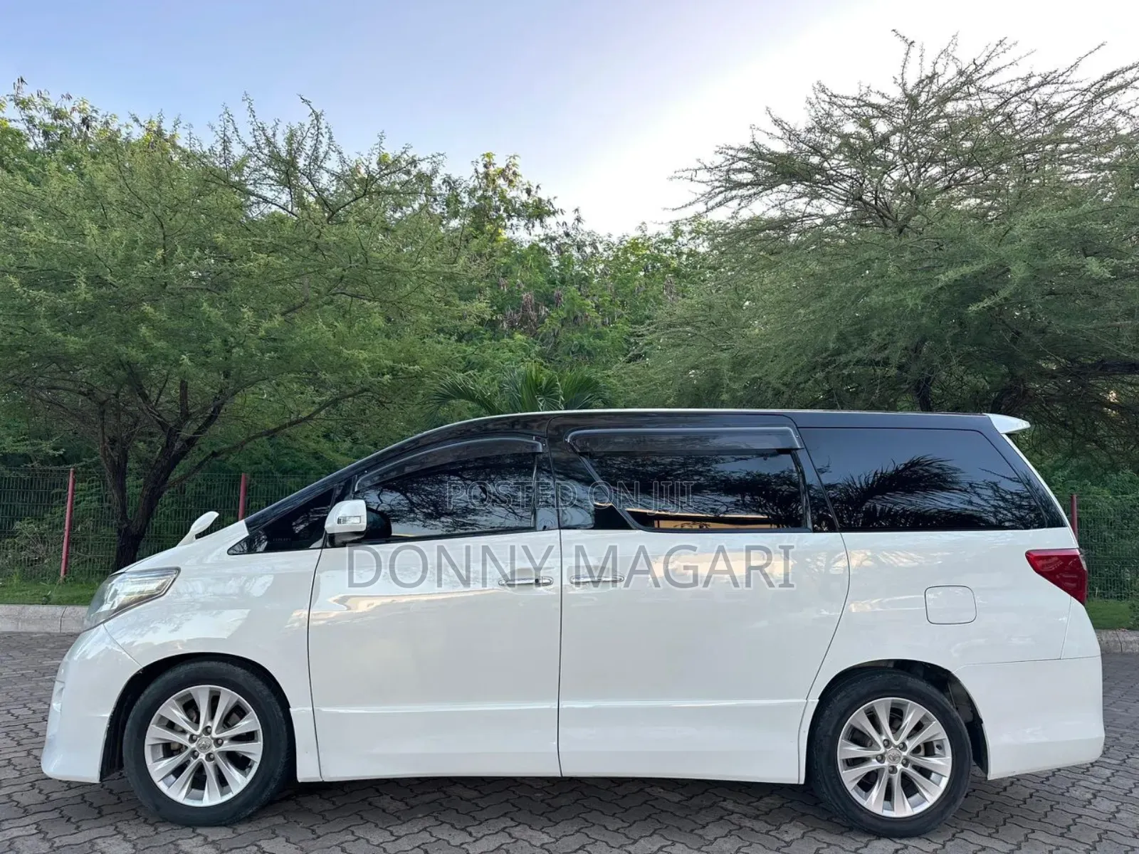 Toyota Alphard 2010 White
