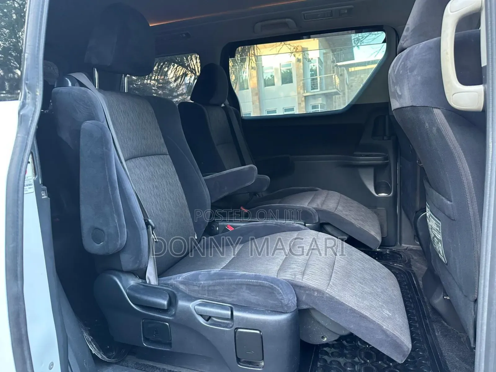 Toyota Alphard 2010 White