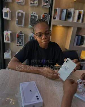 New Apple iPhone 11 128 GB Green