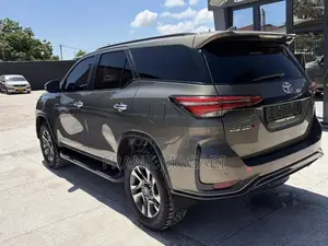 Toyota Fortuner 2023 Gray
