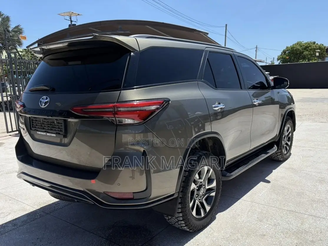 Toyota Fortuner 2023 Gray