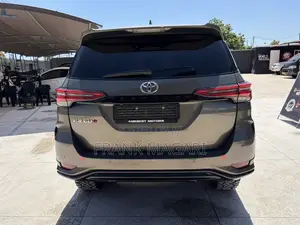 Toyota Fortuner 2023 Gray