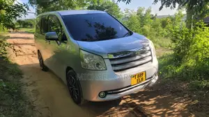 Toyota Noah 2009 Silver
