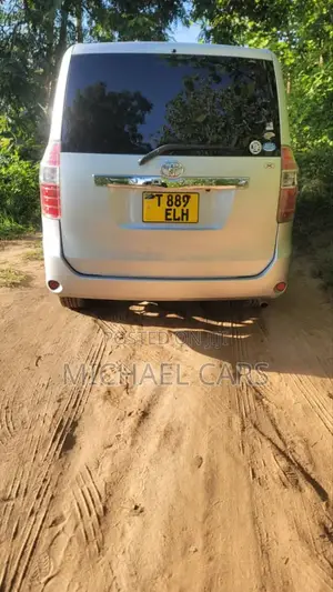 Toyota Noah 2009 Silver