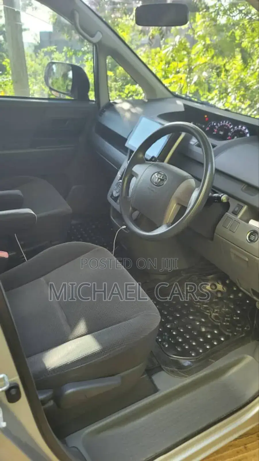 Toyota Noah 2009 Silver