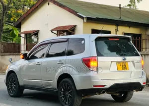Subaru Forester 2010 Silver