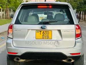 Subaru Forester 2010 Silver