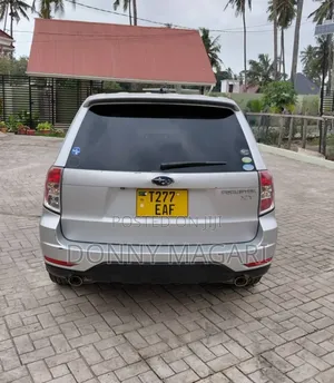 Subaru Forester 2010 Silver