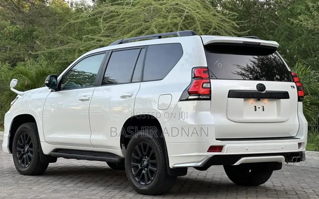 Toyota Land Cruiser Prado 2.7 2023 White