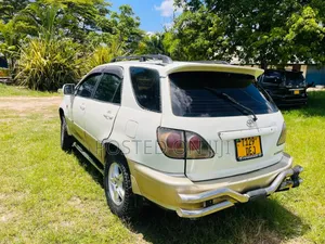 Toyota Harrier 2006 White