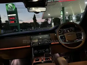 New Land Rover Range Rover Vogue 2024 Black