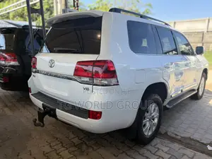Toyota Land Cruiser 2019 White