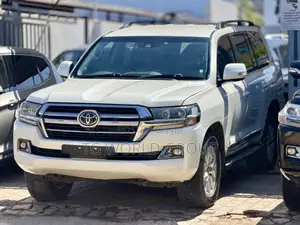 Toyota Land Cruiser 2019 White