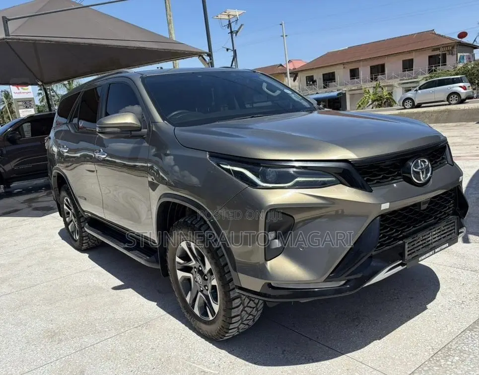 Toyota Fortuner 2023 Brown
